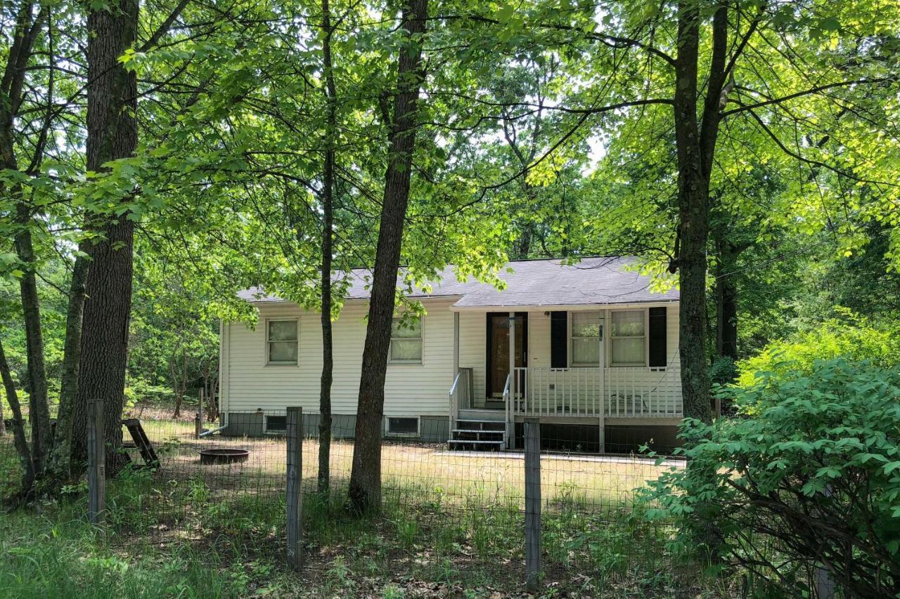 Wooded Twin Lakes Retreat 13 Mi To Lake Michigan! Exterior photo